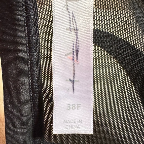 Livi Active High Impact Underwire Sports Bra 38F - Picture 6 of 7